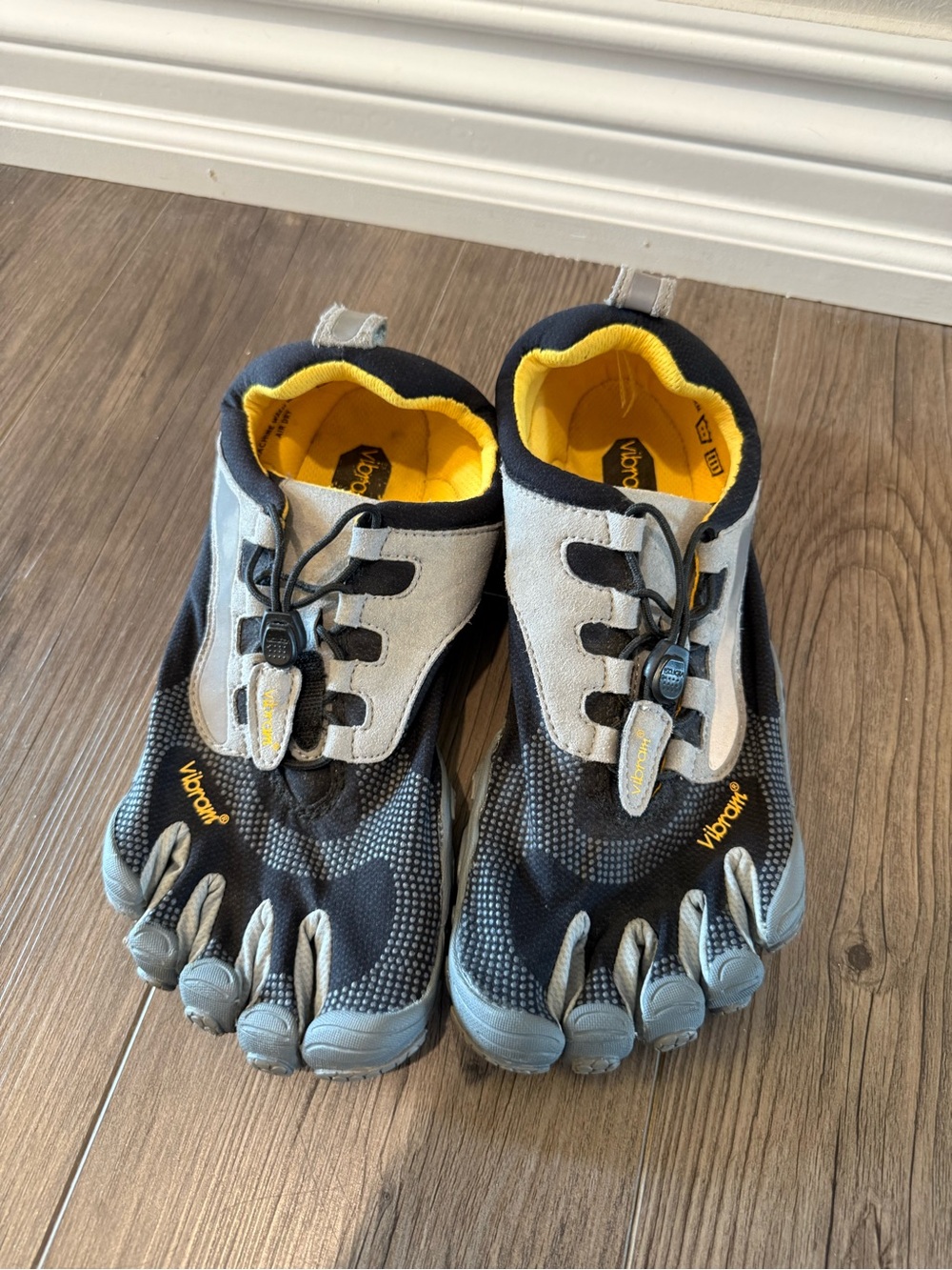 Vibram 5 Finger Shoes Size 41